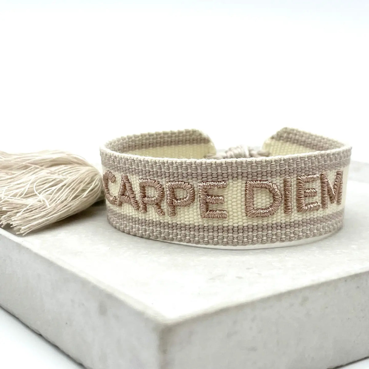Armband CARPE DIEM Statement – gewebt & bestickt