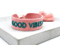 Armband GOOD VIBES ONLY Statement – gewebt & bestrickt