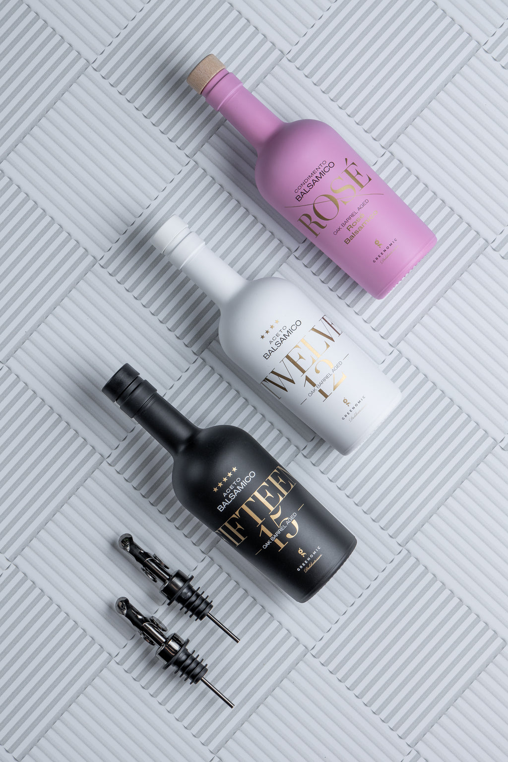 Balsamico TWELVE mit Rosé und FIFTEEN Keramikflaschen
