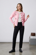 Alt-Text: Rosa Damen-Cardigan mit Erdbeer-Applikationen – Vorderansicht