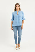 Damenbluse mit Lochstickerei in Blau