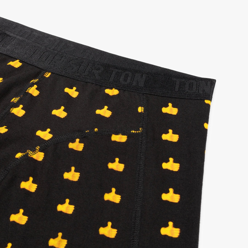 Detailansicht der Herren-Boxershorts mit Daumenhoch Motiv
