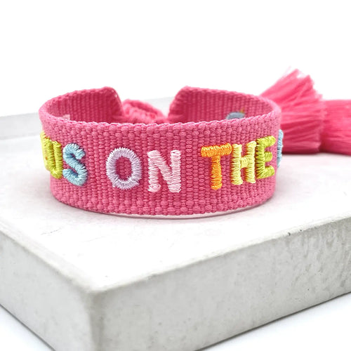 FOCUS ON THE GOOD Statement-Armband mit bunter Stickerei