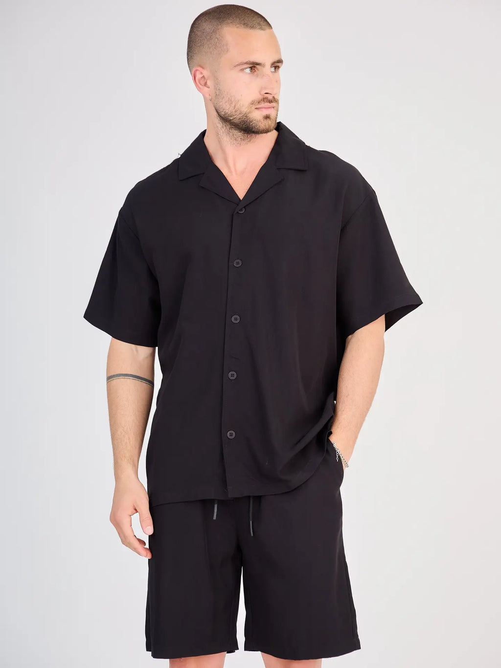 Herren-shorts-schwarz-detail