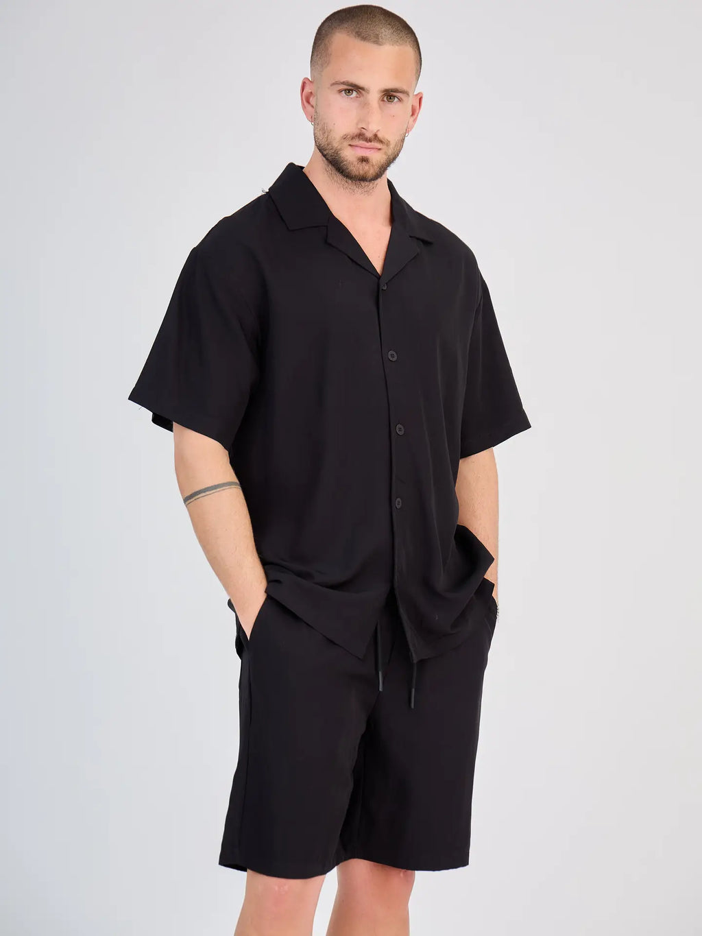 Herren-shorts-schwarz-vorderseite
