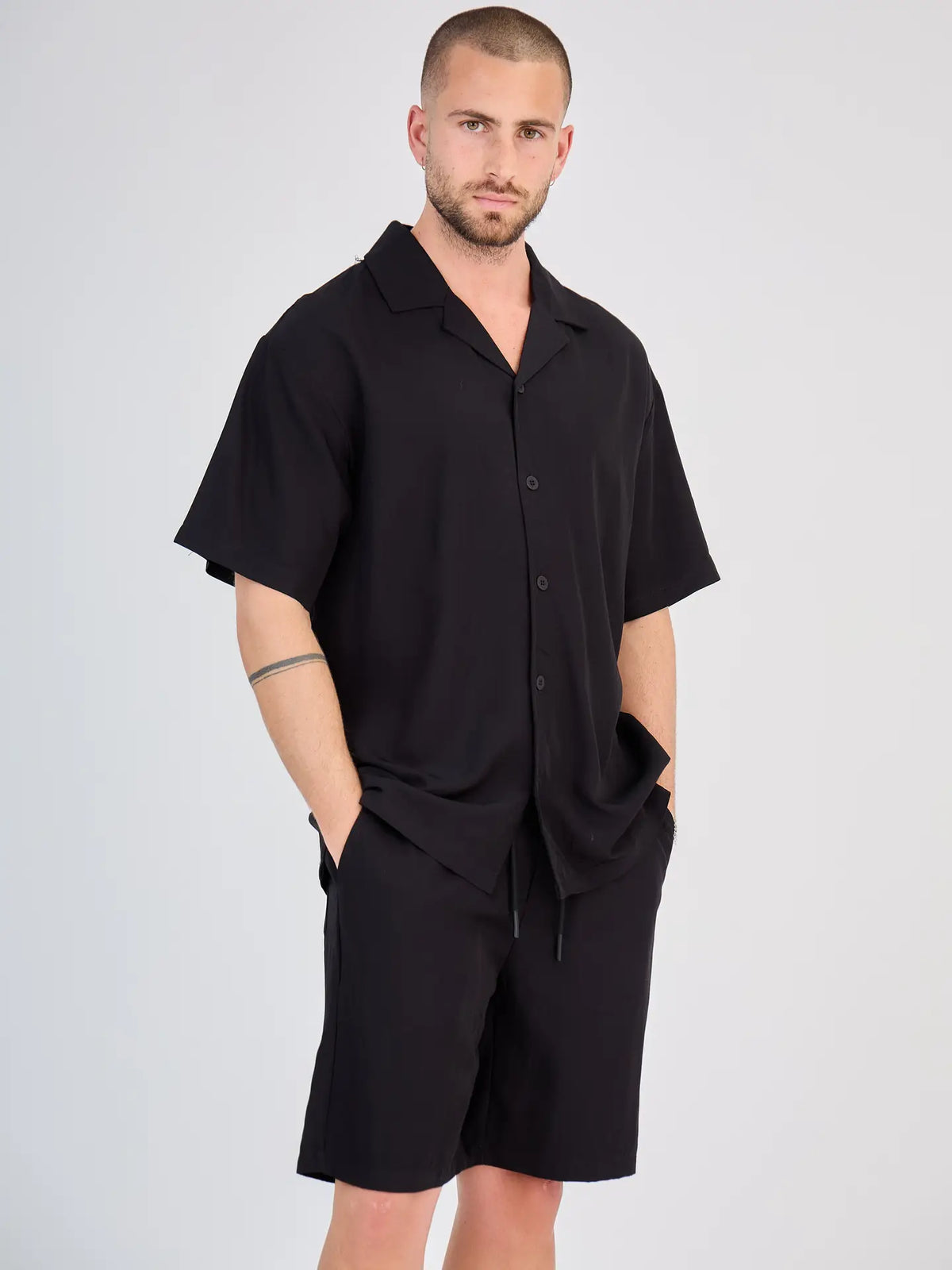 Herren-shorts-schwarz-vorderseite