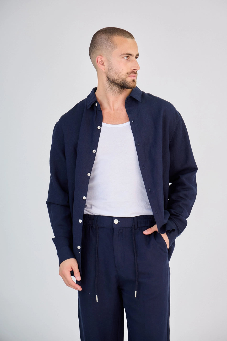 Langarm-Leinenhemd für Herren in Marineblau
