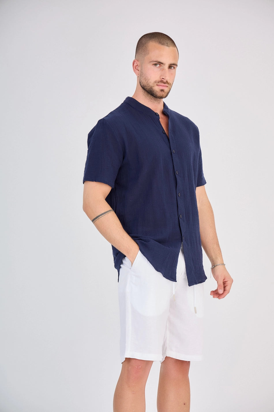 Marineblaues Kurzarm-Hemd für Herren
