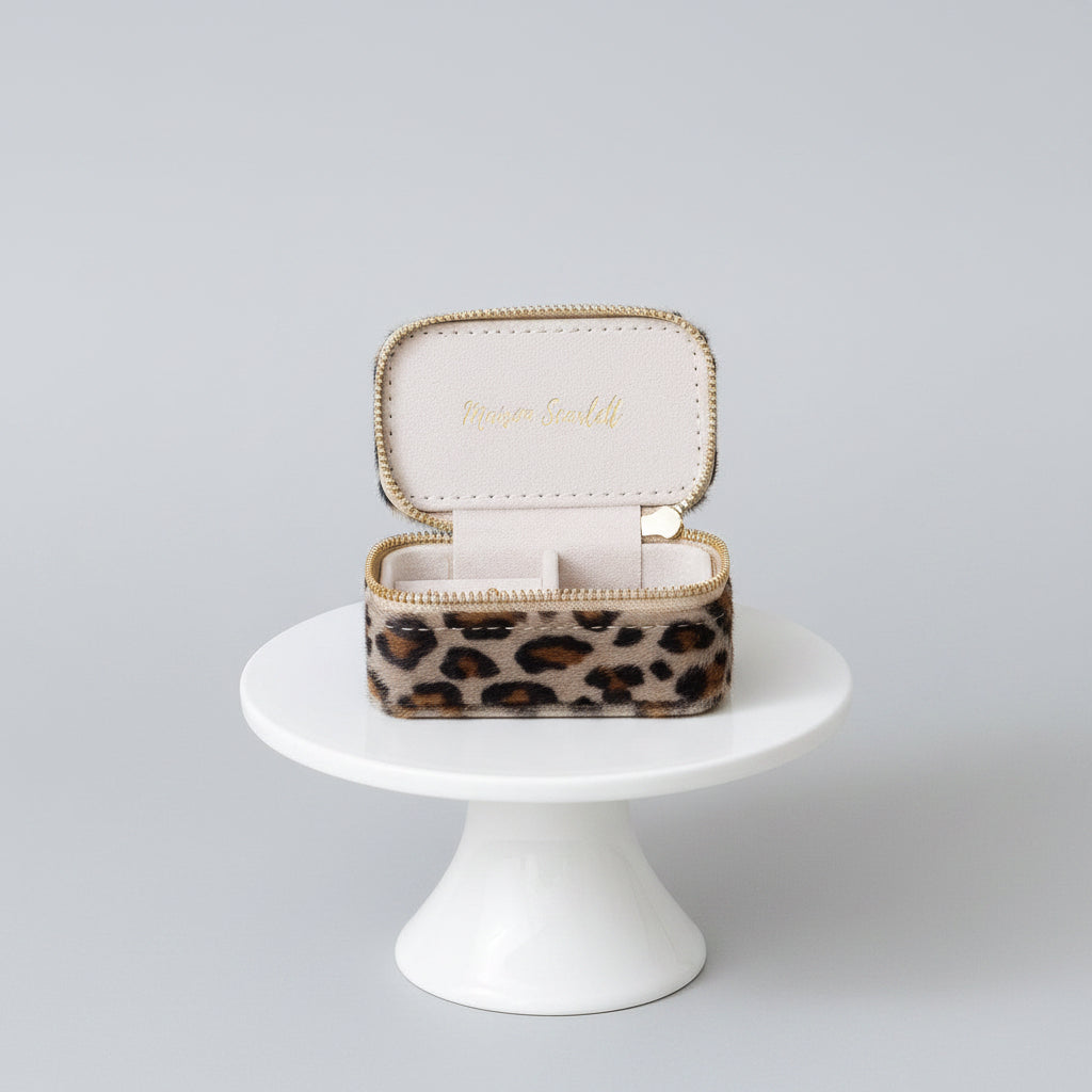Mini Reise-Schmuckkästchen im Leoparden-Design geöffnet