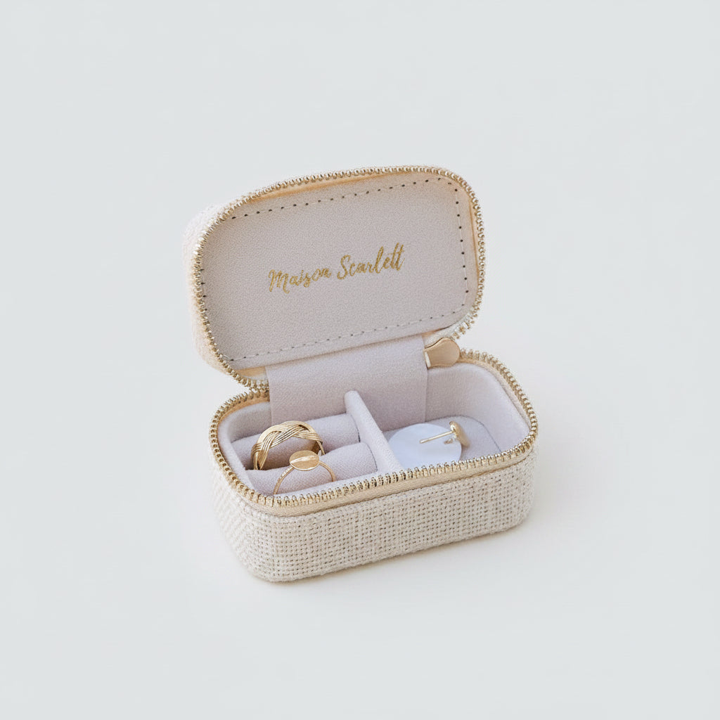 Mini Reise-Schmuckkästchen in Beige geöffnet