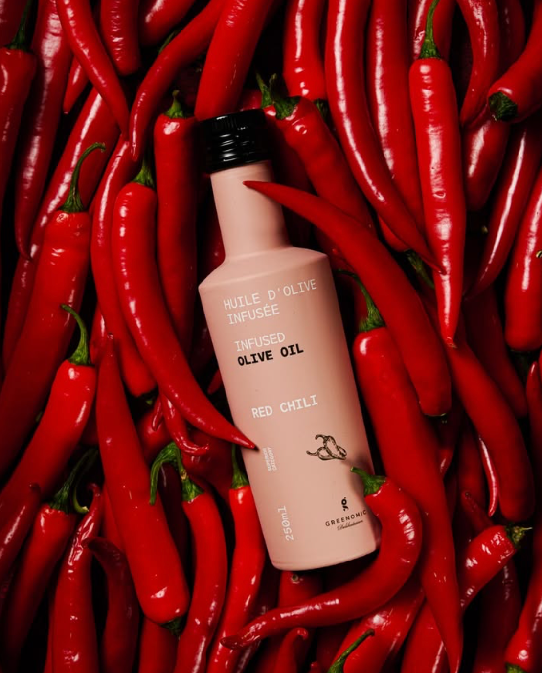 Olivenöl mit Chili 250 ml mit roten Chilischoten
