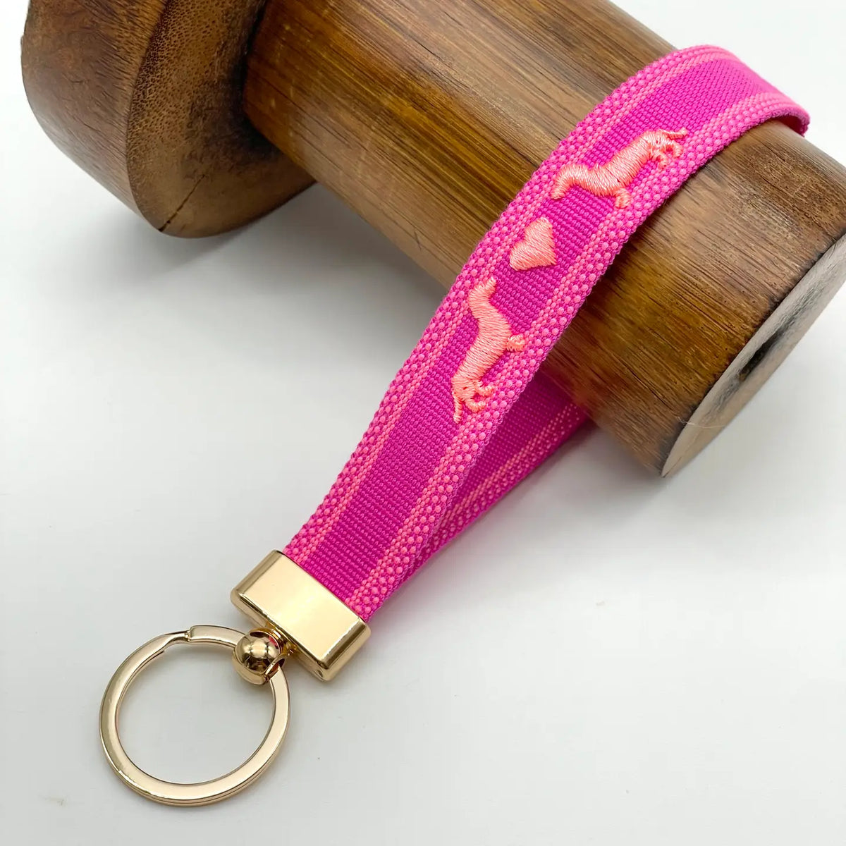 Schlüsselanhänger DACKEL in Pink mit Dackel- und Herzmotiv