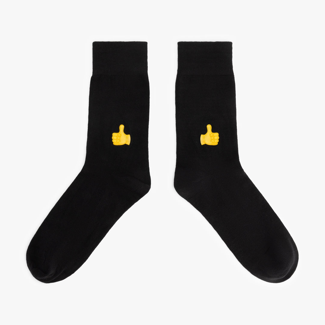 Schwarze Socken mit gelbem Daumenhoch Motiv
