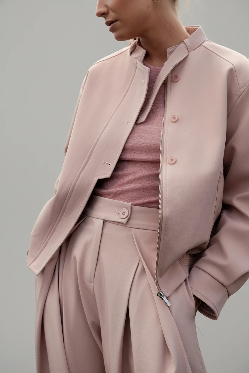 Trevis-Jacke Puderrosa – Detailansicht – el encanto