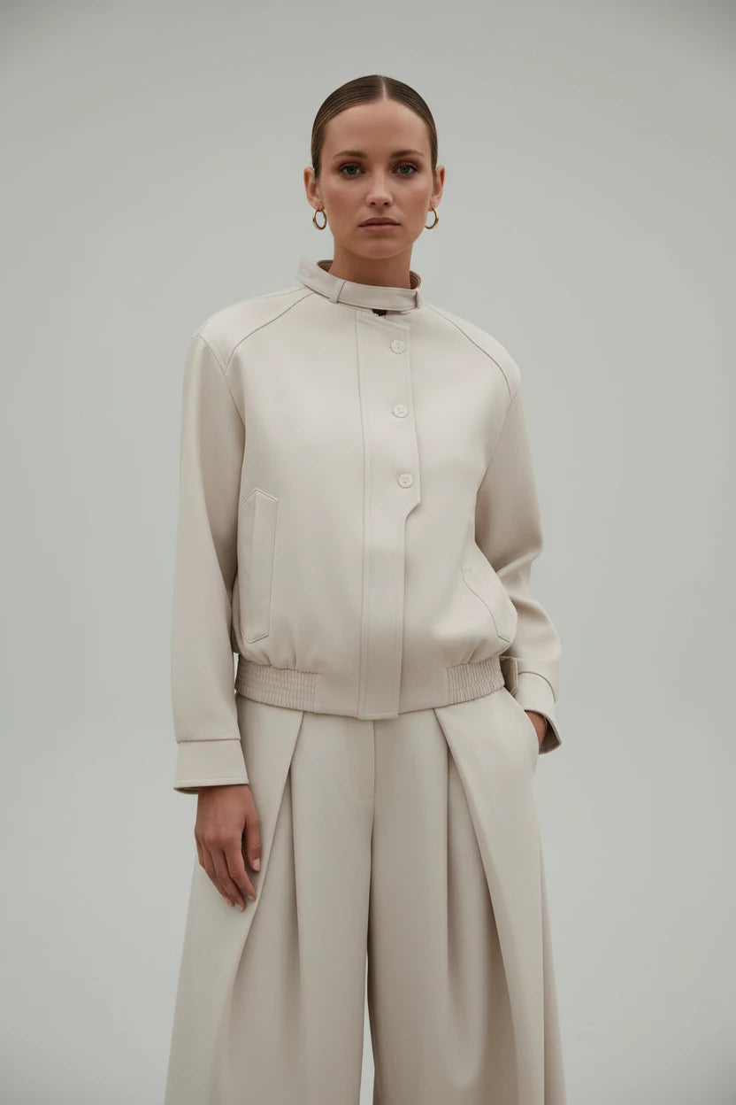 Trevis-Jacke Ecru – Detailansicht – el encanto