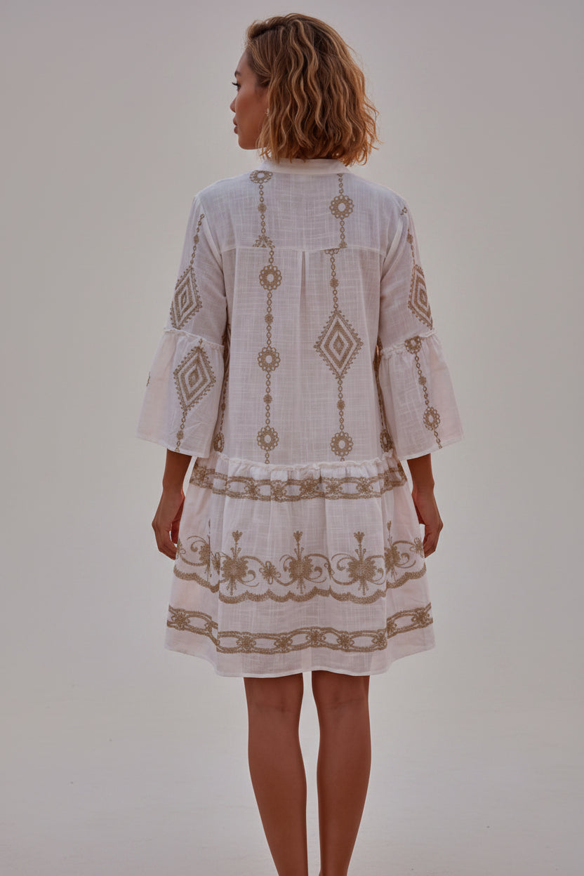 Weisses Kleid mit Stickerei im Boho-Stil – Rückansicht