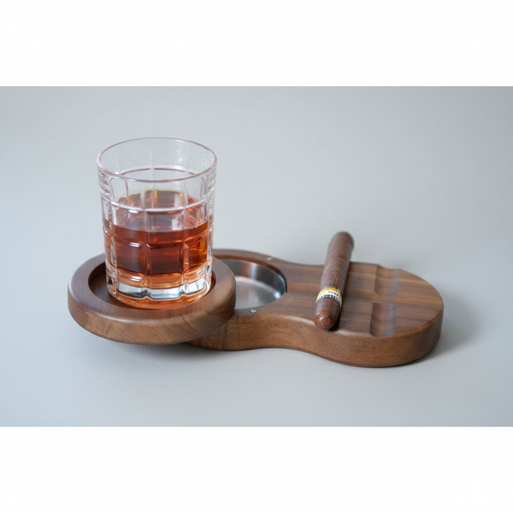 Whiskyglas mit Holztablett und integriertem Zigarrenhalter
