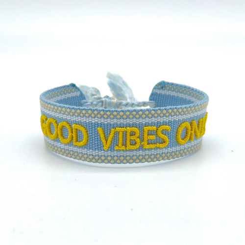 Armband GOOD VIBES ONLY Statement – gewebt & bestrickt