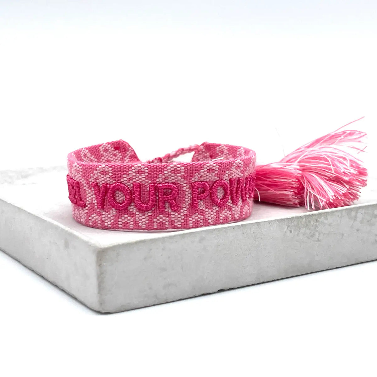 Armband FEEL YOUR POWER Statement – gewebt & bestrickt